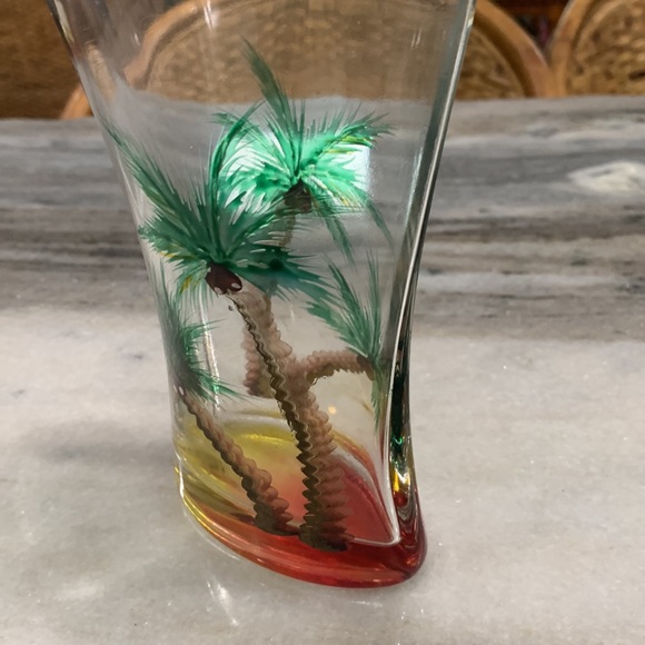 Beautiful Palm Tree Tropical Vase - Picture 4 of 9